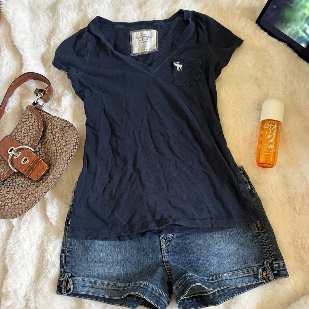 Abercrombie & Fitch V-Neck Pocket T-Shirt Size S Dark Gray